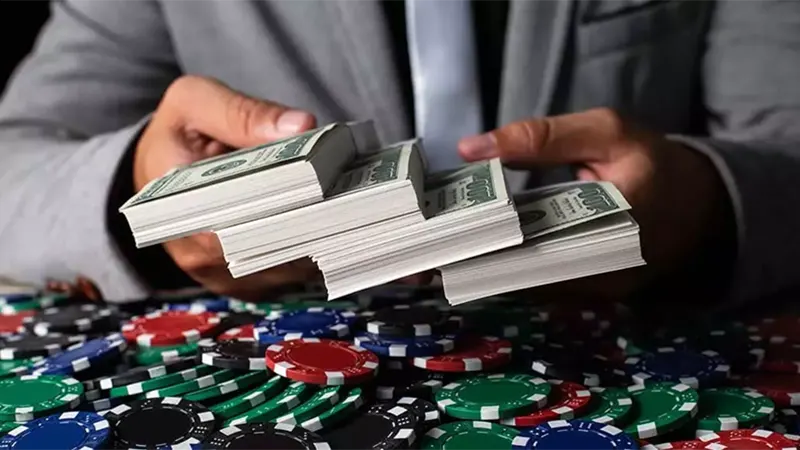 Infographic showing successful gambling strategies including setting limits and maintaining discipline