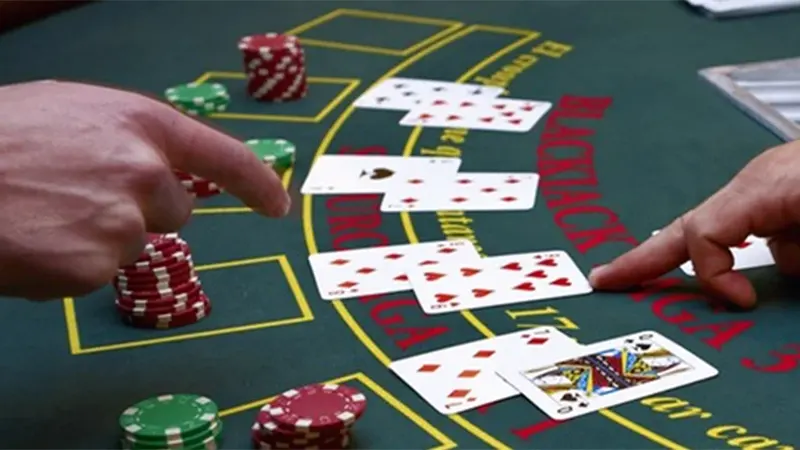 Player hand totaling 18 with dealer showing weak upcard indicating optimal stand decision