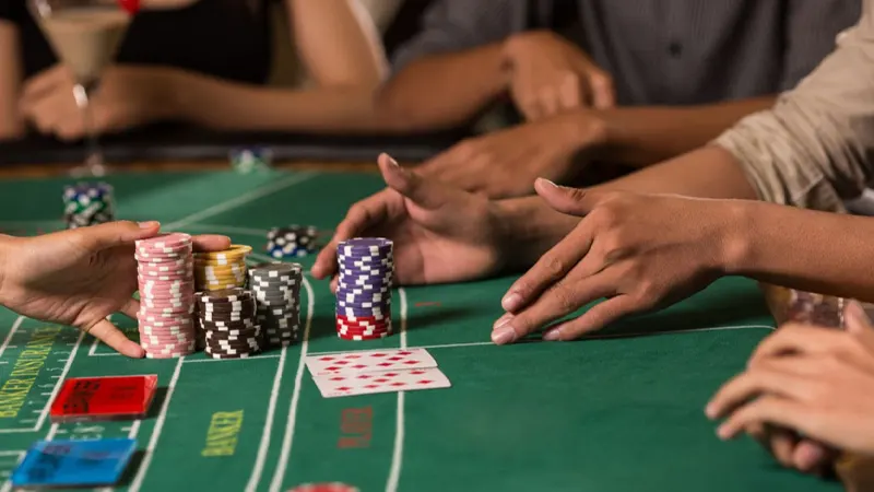 Graph showing Tie bet occurrence rate and cumulative losses over 500 baccarat hands with payout comparisons